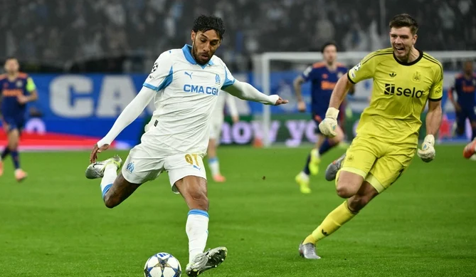 Liga Champions : Brace Sang Kapten Aubameyang Balikkan Keadaan, Marseille Taklukkan Newcastle 2-1